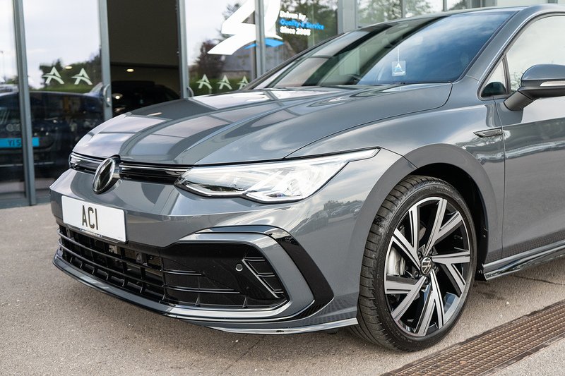 Volkswagen Golf eTSI MHEV R-Line - U5473