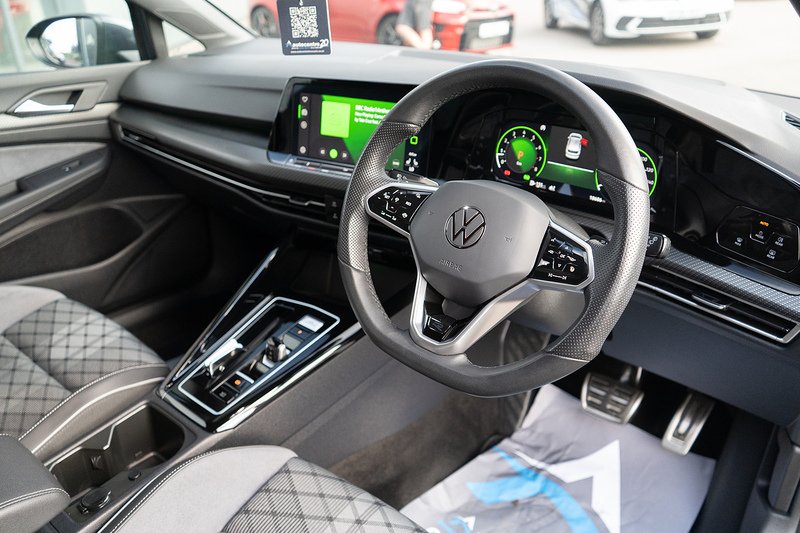 Volkswagen Golf eTSI MHEV R-Line - U5473