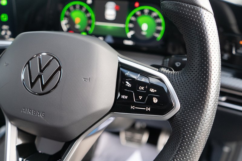Volkswagen Golf eTSI MHEV R-Line - U5473