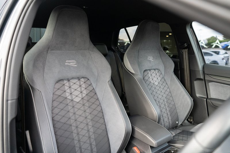 Volkswagen Golf eTSI MHEV R-Line - U5473