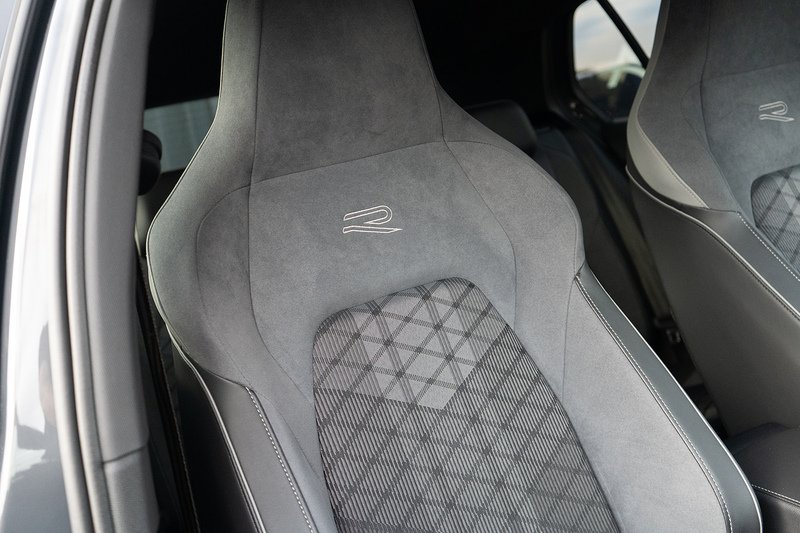 Volkswagen Golf eTSI MHEV R-Line - U5473