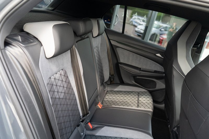 Volkswagen Golf eTSI MHEV R-Line - U5473