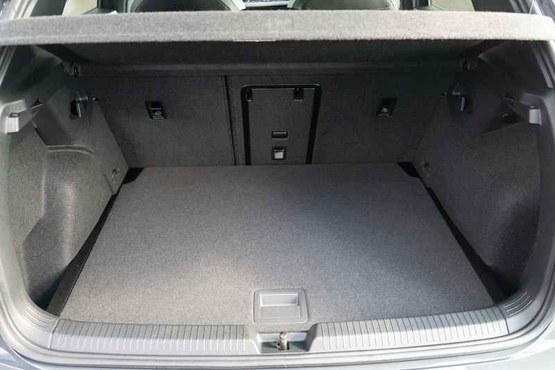 Volkswagen Golf eTSI MHEV R-Line - U5473