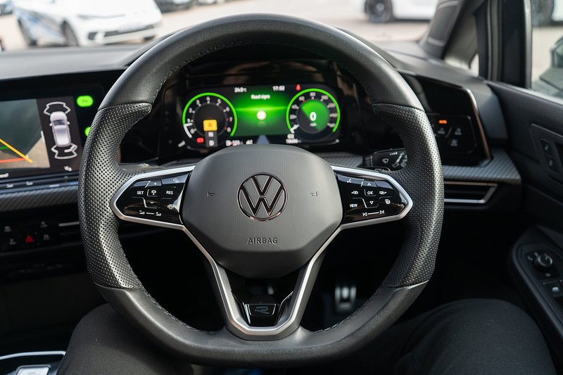 Volkswagen Golf eTSI MHEV R-Line - U5473