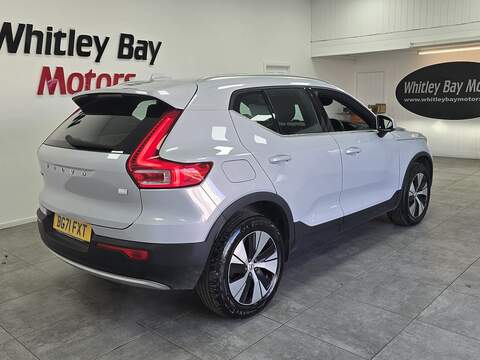 Volvo XC40 h T4 Inscription Expression - U13528564