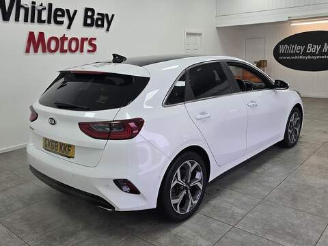 Kia Ceed T-GDi First Edition - U13528585