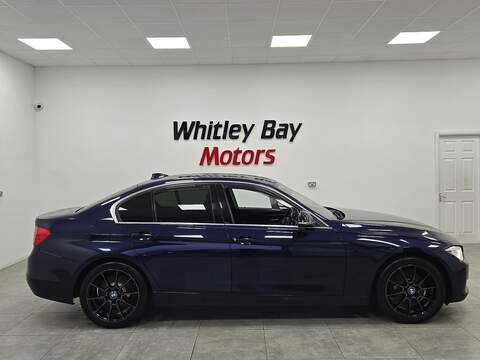 BMW 3 Series 330d Luxury - U13528664