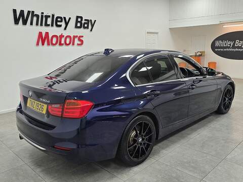 BMW 3 Series 330d Luxury - U13528664