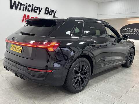 Audi Q8 e-tron Black Edition - U13528673