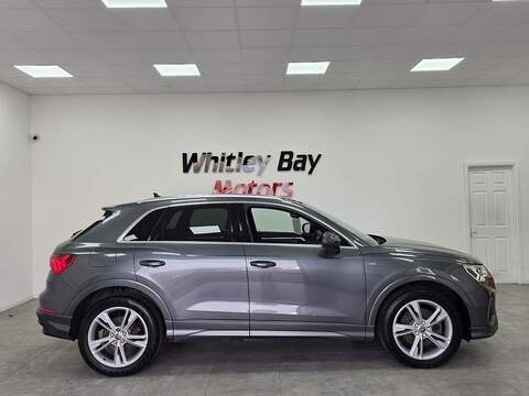 Audi Q3 TFSI S line - U13528779