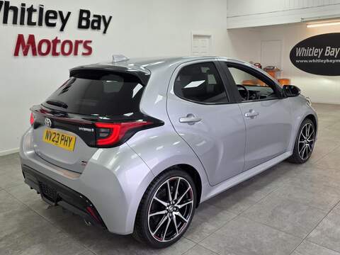 Toyota Yaris VVT-h GR SPORT - U13528794