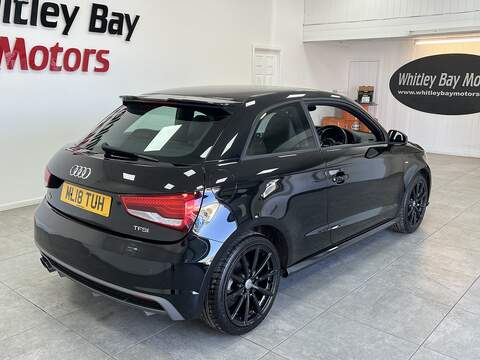 Audi A1 TFSI S line - U13528841