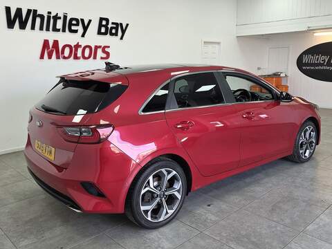 Kia Ceed T-GDi First Edition - U13528871