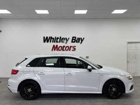 Audi A3 TFSI S line - U13529390