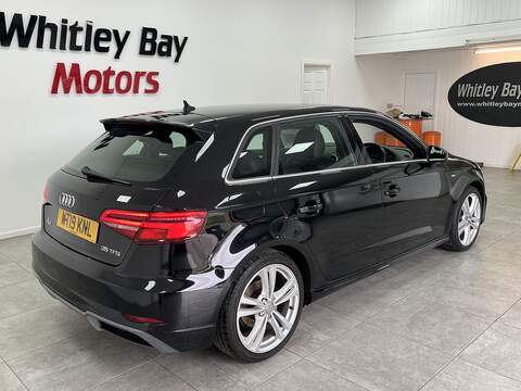 Audi A3 TFSI CoD S line - U13529445