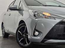 Toyota Yaris VVT-h Design 