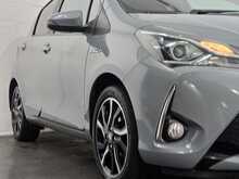 Toyota Yaris VVT-h Design 