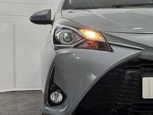 Toyota Yaris VVT-h Design 