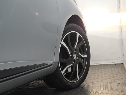 1.5 VVT-h Design Hatchback 5dr Petrol Hybrid E-CVT Euro 6 (s/s) (100 ps)