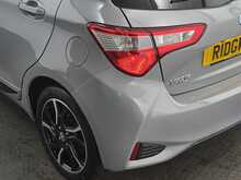 Toyota Yaris VVT-h Design 