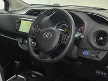 Toyota Yaris VVT-h Design 