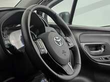 Toyota Yaris VVT-h Design 