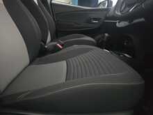 Toyota Yaris VVT-h Design 