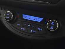 Toyota Yaris VVT-h Design 