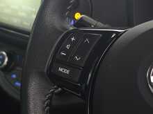 Toyota Yaris VVT-h Design 