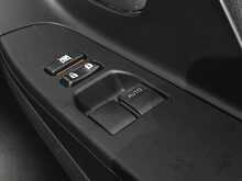 Toyota Yaris VVT-h Design 