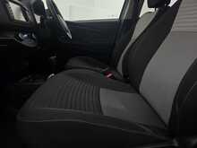 Toyota Yaris VVT-h Design 