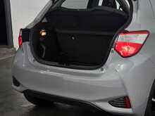Toyota Yaris VVT-h Design 