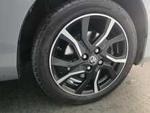 Toyota Yaris VVT-h Design 