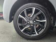 Toyota Yaris VVT-h Design 