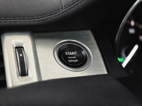 2.0 TD4 SE Tech SUV 5dr Diesel Auto 4WD Euro 6 (s/s) (180 ps)