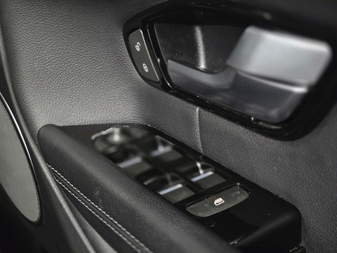 2.0 TD4 SE Tech SUV 5dr Diesel Auto 4WD Euro 6 (s/s) (180 ps)