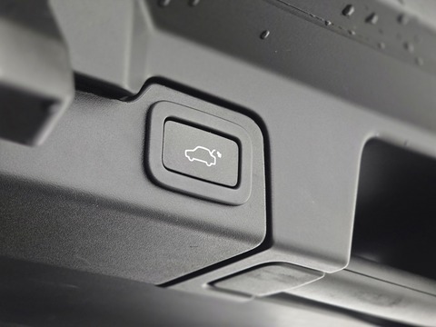 2.0 TD4 SE Tech SUV 5dr Diesel Auto 4WD Euro 6 (s/s) (180 ps)