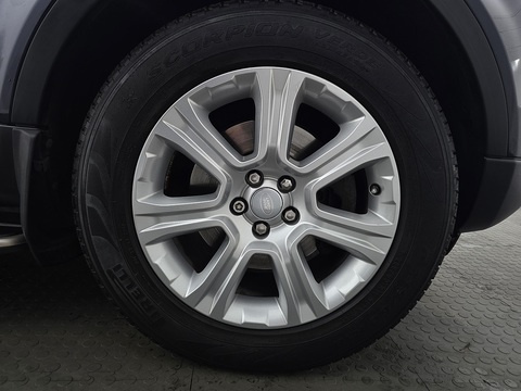 2.0 TD4 SE Tech SUV 5dr Diesel Auto 4WD Euro 6 (s/s) (180 ps)