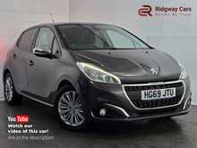 Peugeot 208 PureTech Signature 