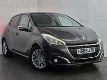 Peugeot 208 PureTech Signature 