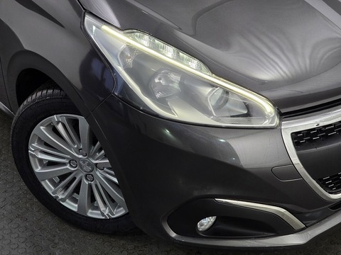 1.2 PureTech Signature Hatchback 5dr Petrol Manual Euro 6 (s/s) (82 ps)