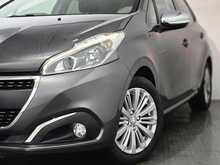 Peugeot 208 PureTech Signature 