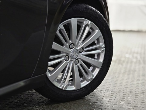 1.2 PureTech Signature Hatchback 5dr Petrol Manual Euro 6 (s/s) (82 ps)