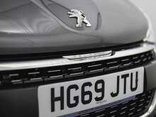 Peugeot 208 PureTech Signature 