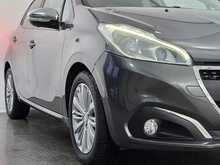 Peugeot 208 PureTech Signature 