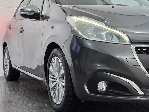 1.2 PureTech Signature Hatchback 5dr Petrol Manual Euro 6 (s/s) (82 ps)