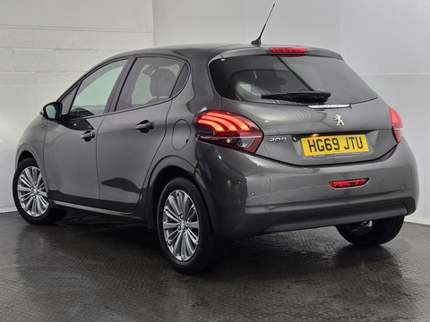 1.2 PureTech Signature Hatchback 5dr Petrol Manual Euro 6 (s/s) (82 ps)