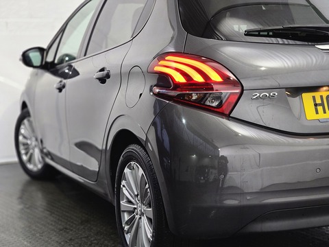 1.2 PureTech Signature Hatchback 5dr Petrol Manual Euro 6 (s/s) (82 ps)