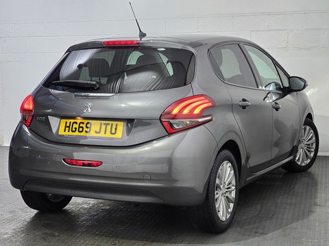 1.2 PureTech Signature Hatchback 5dr Petrol Manual Euro 6 (s/s) (82 ps)