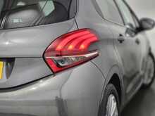 Peugeot 208 PureTech Signature 